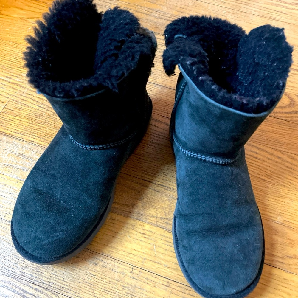 UGG Mini Bailey Knit Bow Size 8 Tan Black Suede Boots 1091931